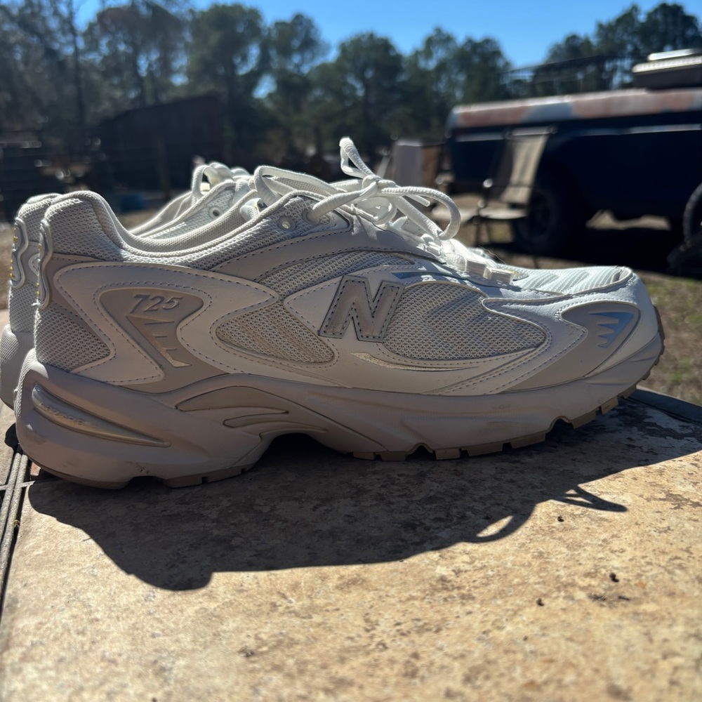 New balance grey yellow white 725